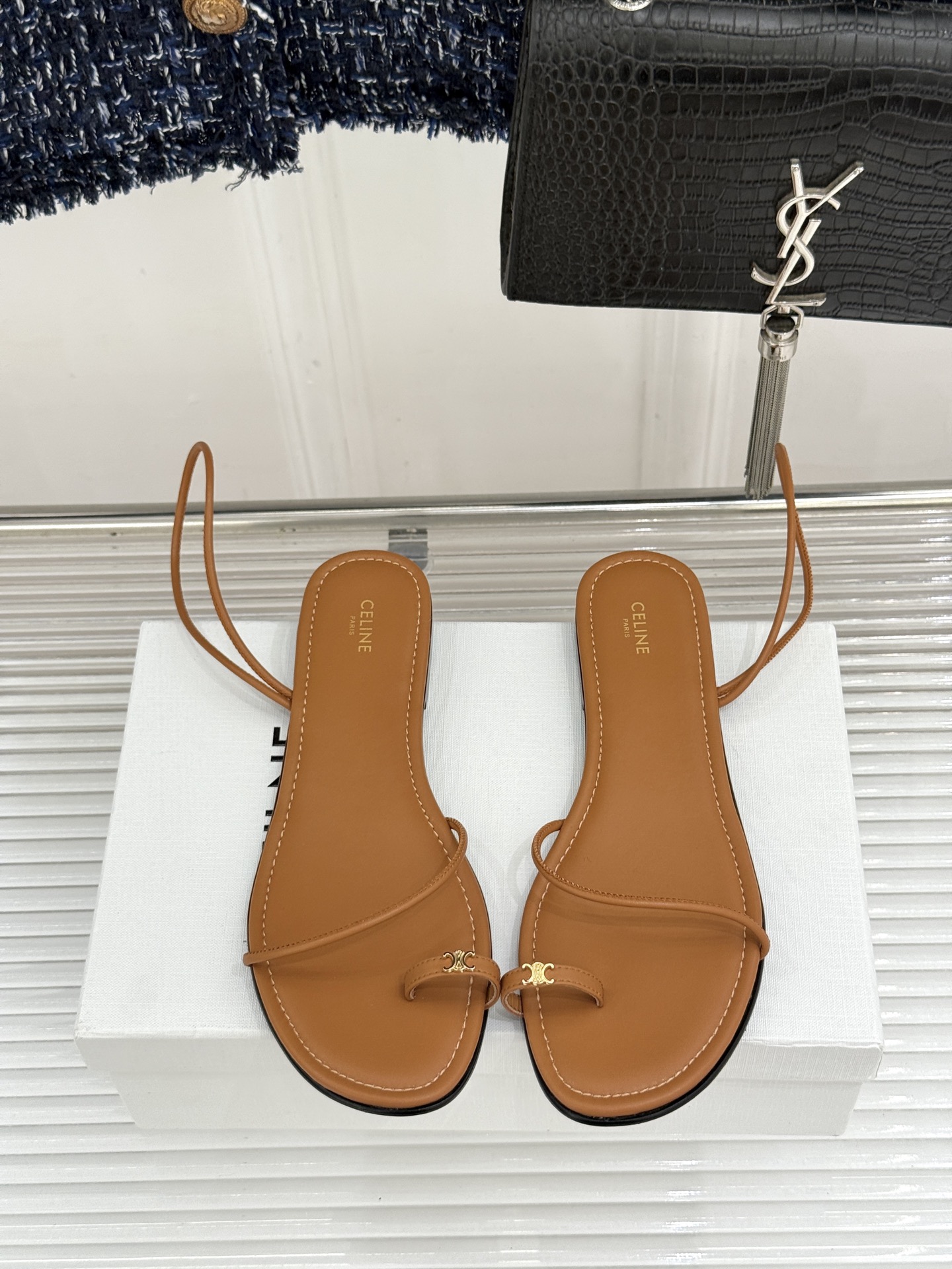 Celine/赛琳26WF新品凯旋门夹脚细带凉鞋法式慵懒感 一眼沦陷细带简约 勾勒纤纤细足经典凯旋门金标