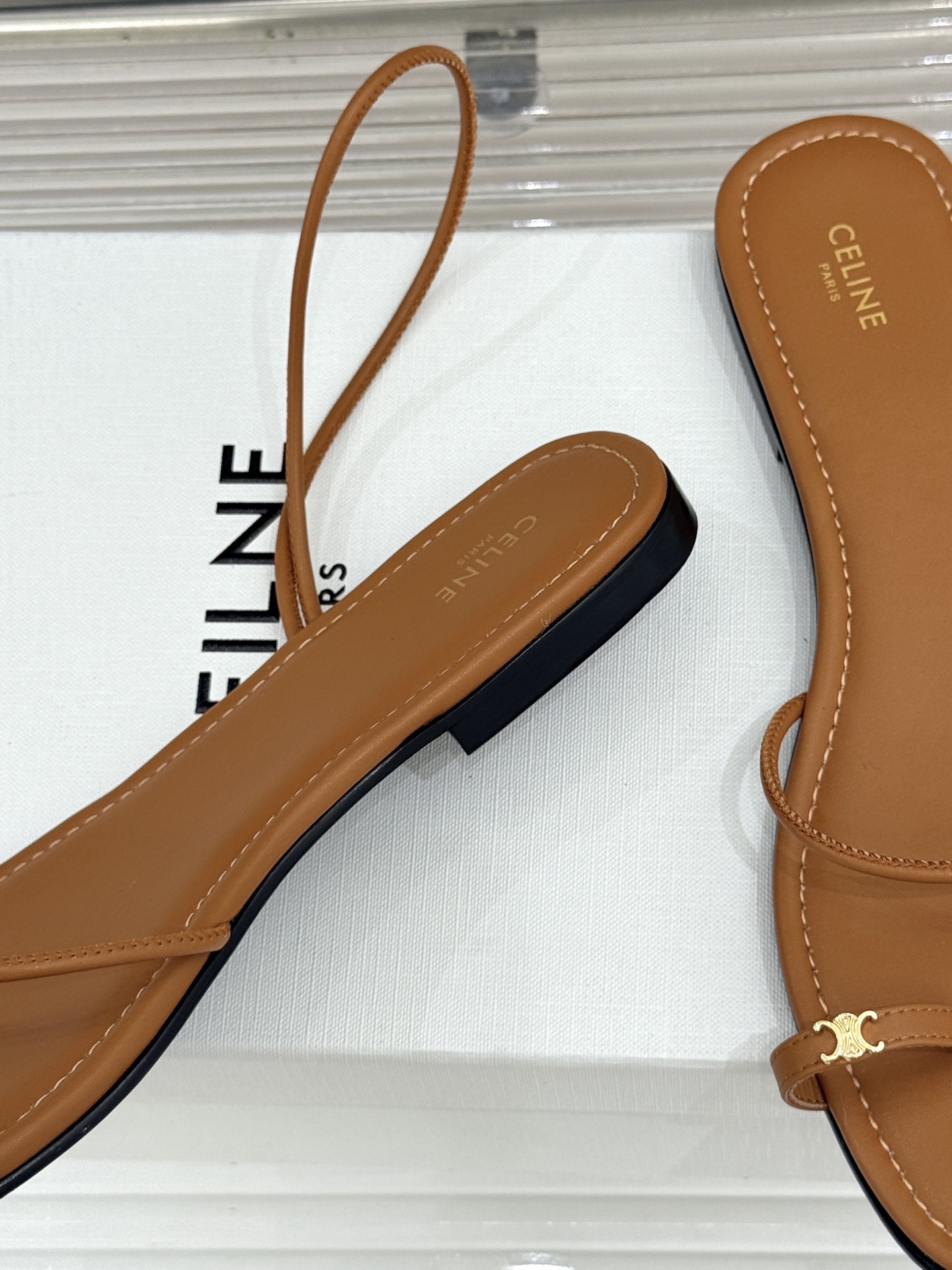 Celine/赛琳26WF新品凯旋门夹脚细带凉鞋法式慵懒感 一眼沦陷细带简约 勾勒纤纤细足经典凯旋门金标