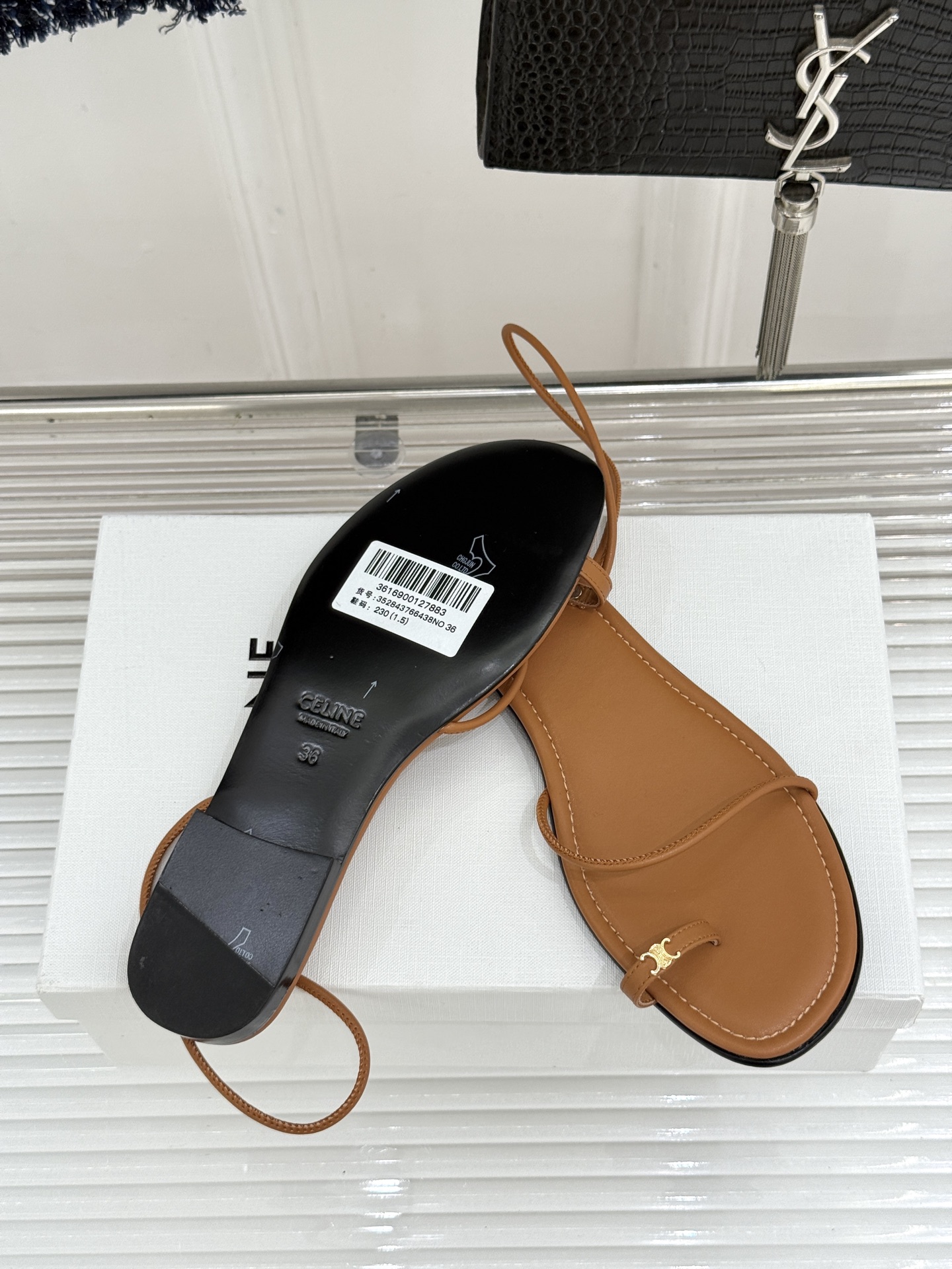 Celine/赛琳26WF新品凯旋门夹脚细带凉鞋法式慵懒感 一眼沦陷细带简约 勾勒纤纤细足经典凯旋门金标