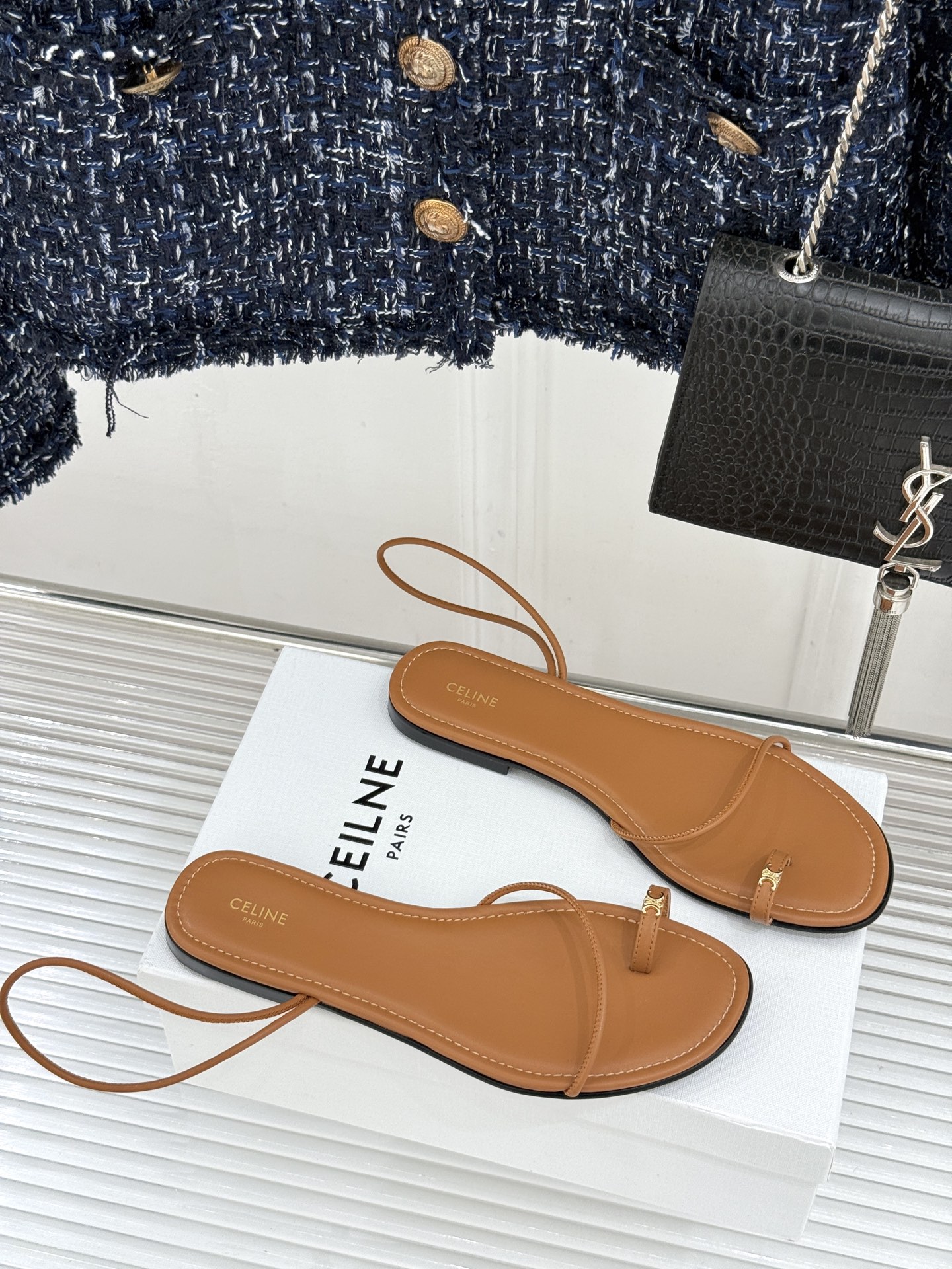 Celine/赛琳26WF新品凯旋门夹脚细带凉鞋法式慵懒感 一眼沦陷细带简约 勾勒纤纤细足经典凯旋门金标