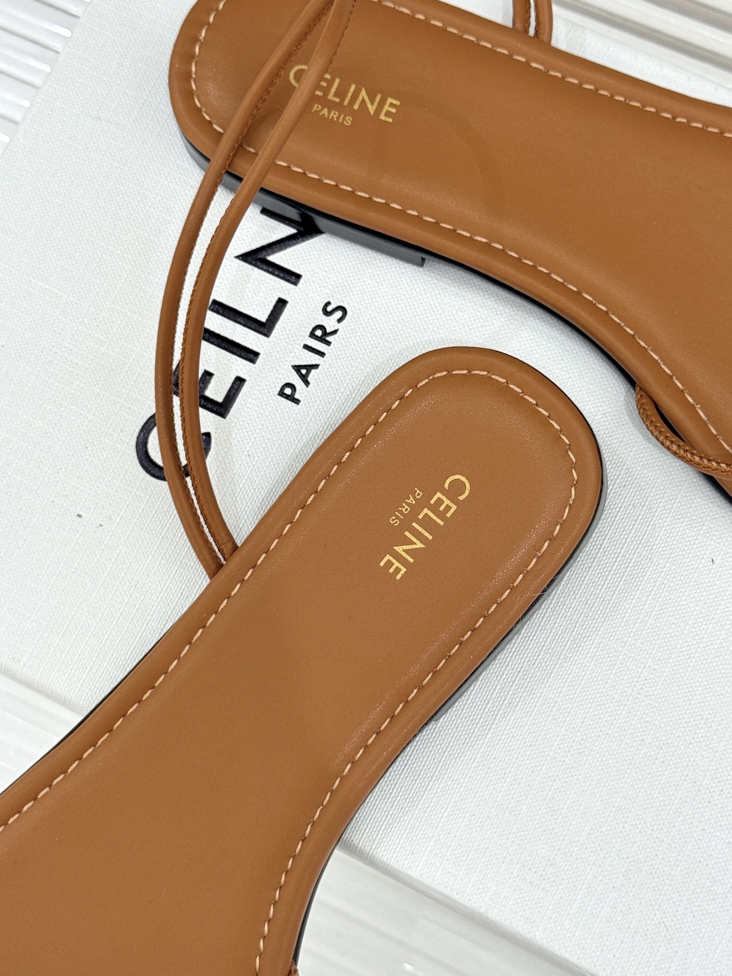 Celine/赛琳26WF新品凯旋门夹脚细带凉鞋法式慵懒感 一眼沦陷细带简约 勾勒纤纤细足经典凯旋门金标