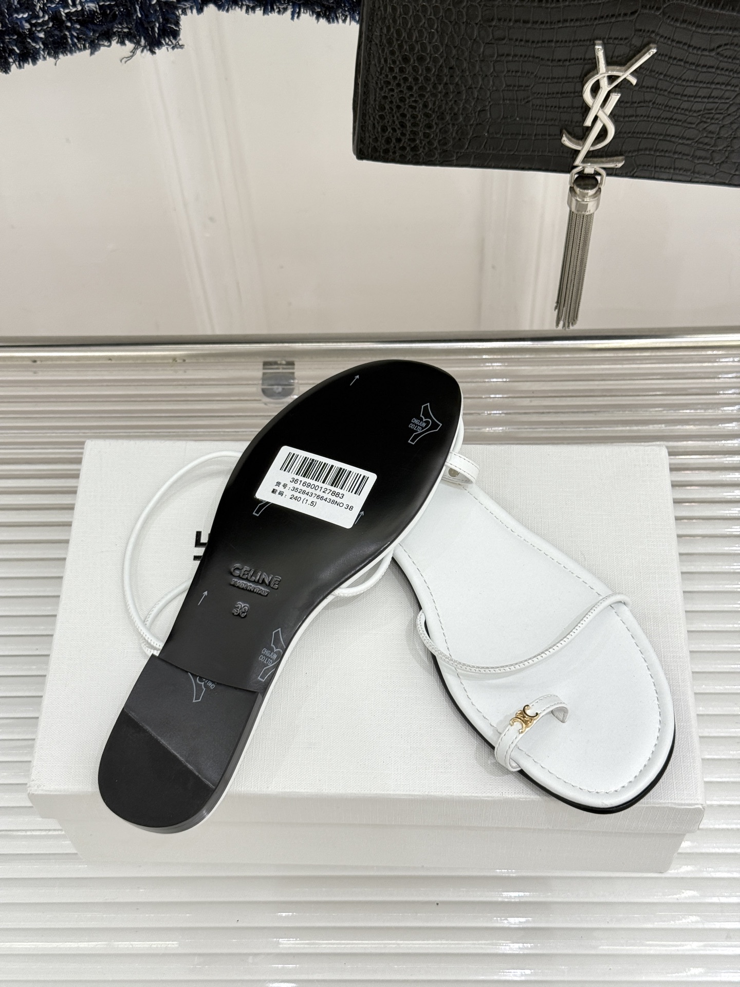 Celine/赛琳26WF新品凯旋门夹脚细带凉鞋法式慵懒感 一眼沦陷细带简约 勾勒纤纤细足经典凯旋门金标