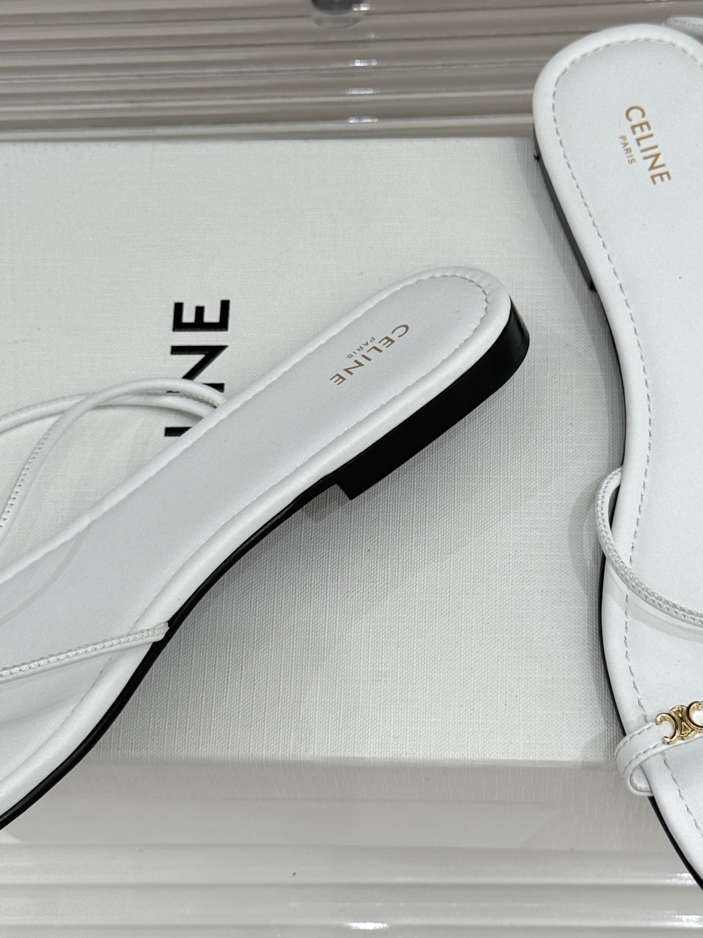 Celine/赛琳26WF新品凯旋门夹脚细带凉鞋法式慵懒感 一眼沦陷细带简约 勾勒纤纤细足经典凯旋门金标