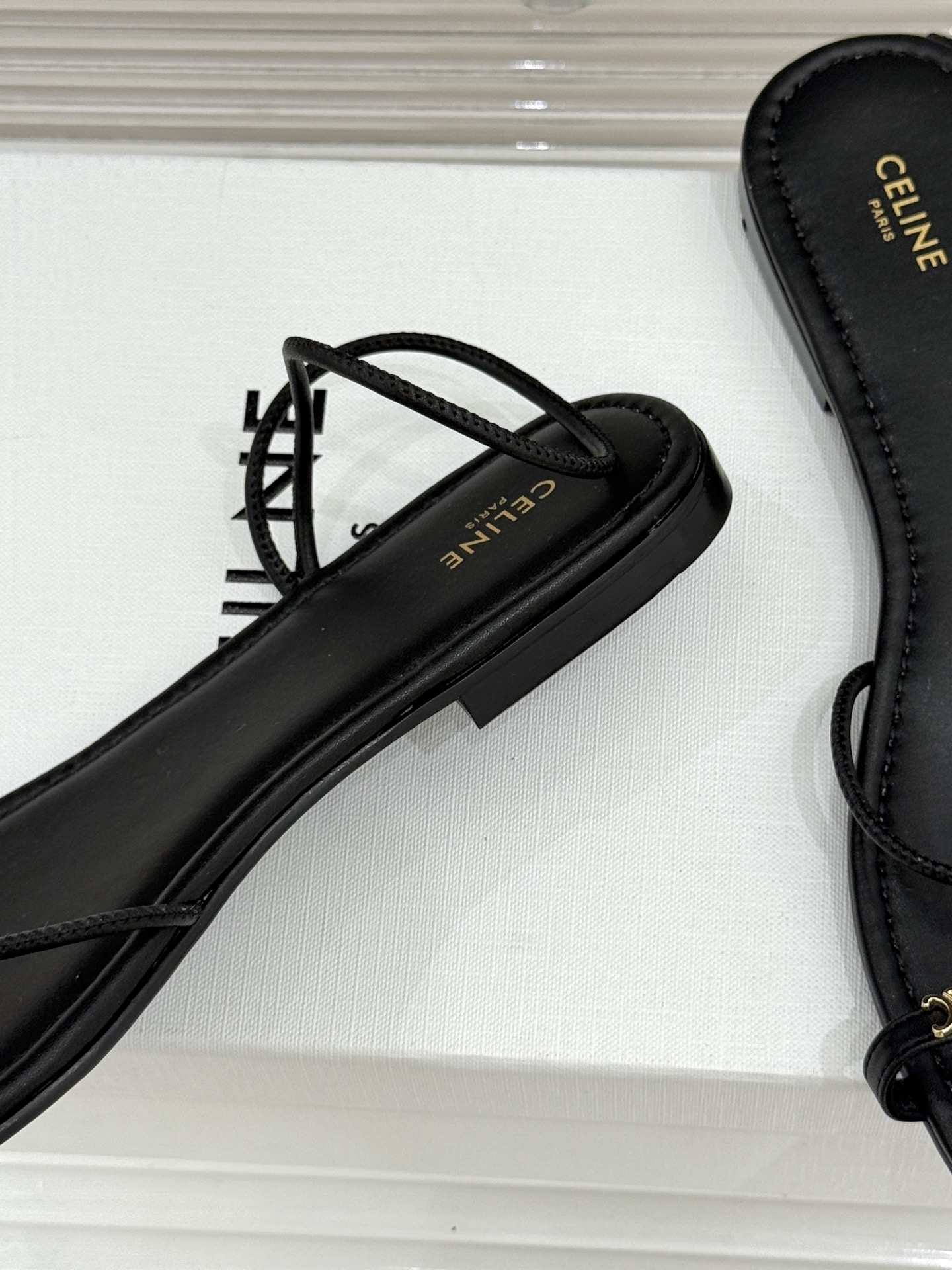 Celine/赛琳26WF新品凯旋门夹脚细带凉鞋法式慵懒感 一眼沦陷细带简约 勾勒纤纤细足经典凯旋门金标