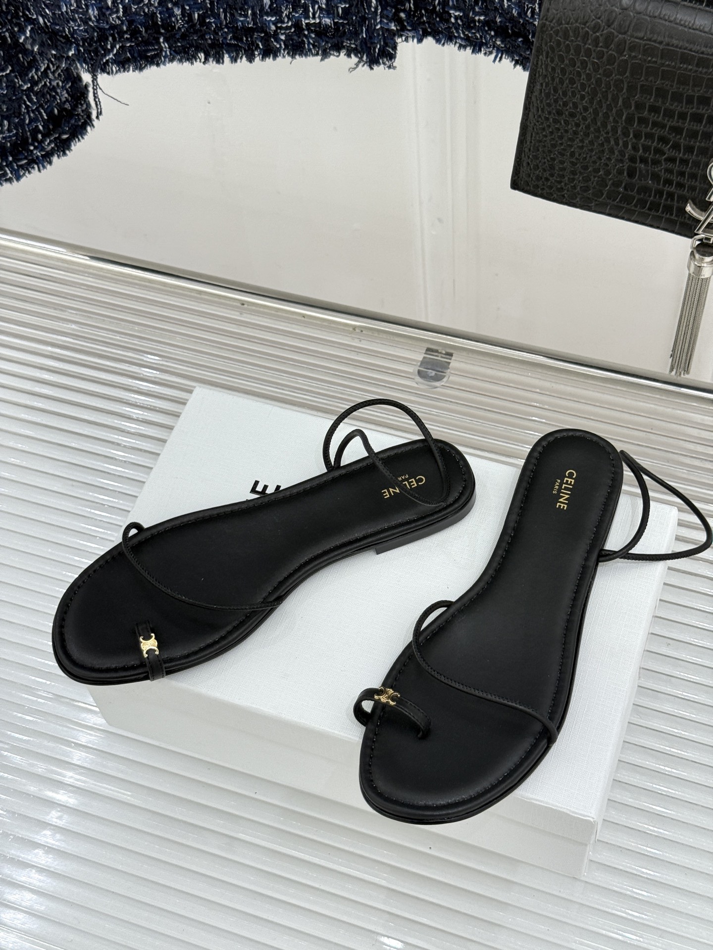 Celine/赛琳26WF新品凯旋门夹脚细带凉鞋法式慵懒感 一眼沦陷细带简约 勾勒纤纤细足经典凯旋门金标