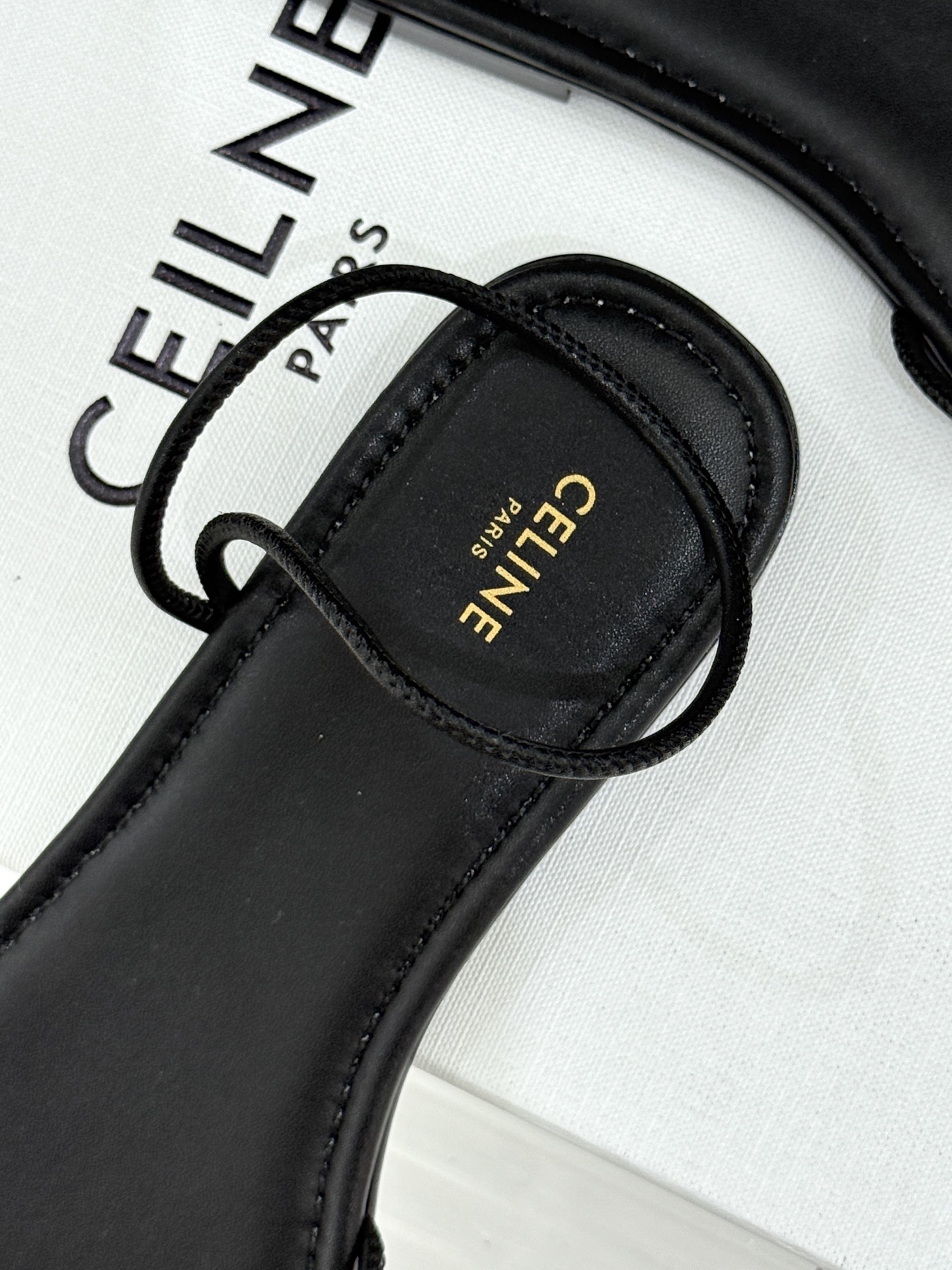 Celine/赛琳26WF新品凯旋门夹脚细带凉鞋法式慵懒感 一眼沦陷细带简约 勾勒纤纤细足经典凯旋门金标