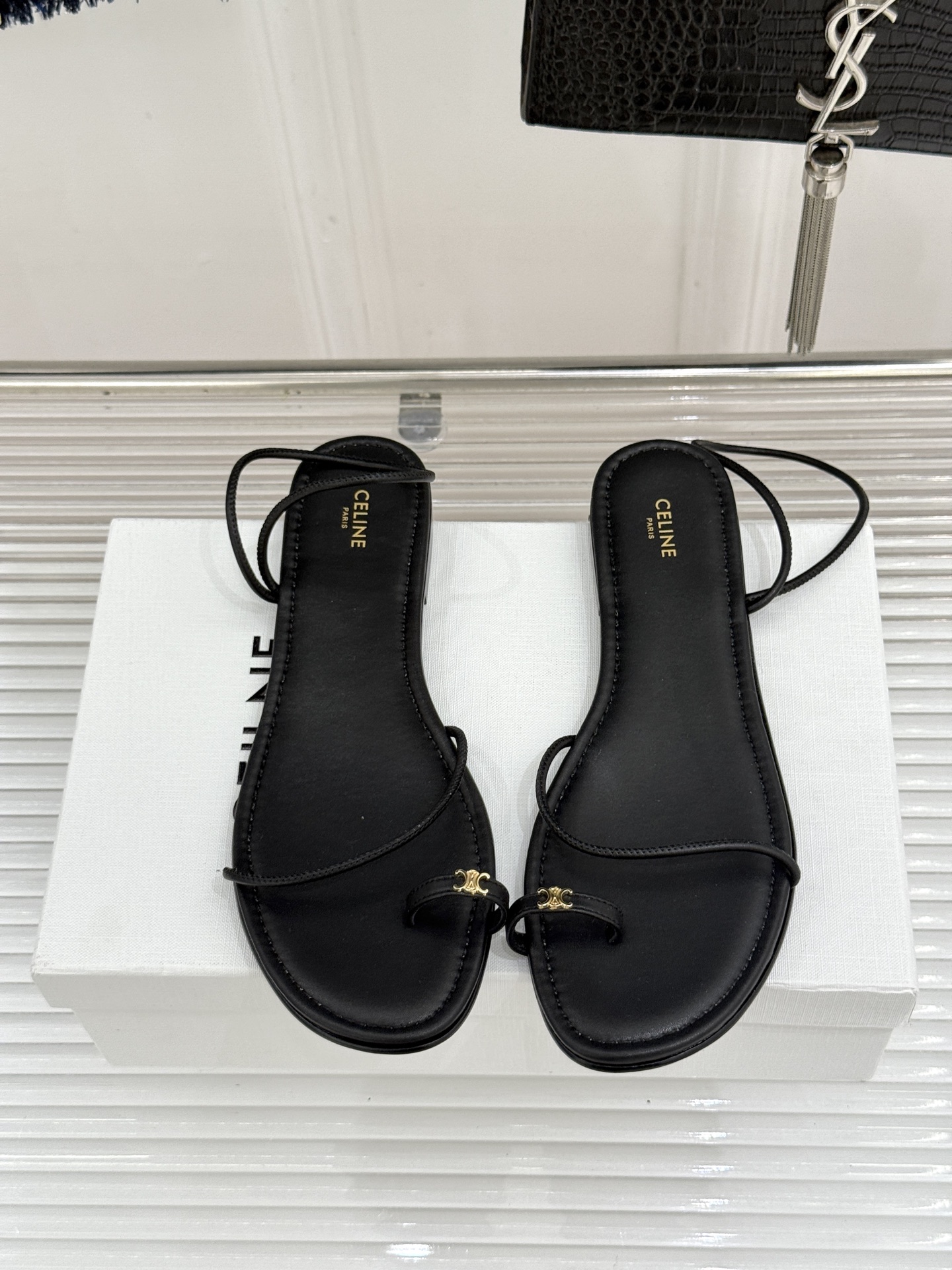 Celine/赛琳26WF新品凯旋门夹脚细带凉鞋法式慵懒感 一眼沦陷细带简约 勾勒纤纤细足经典凯旋门金标