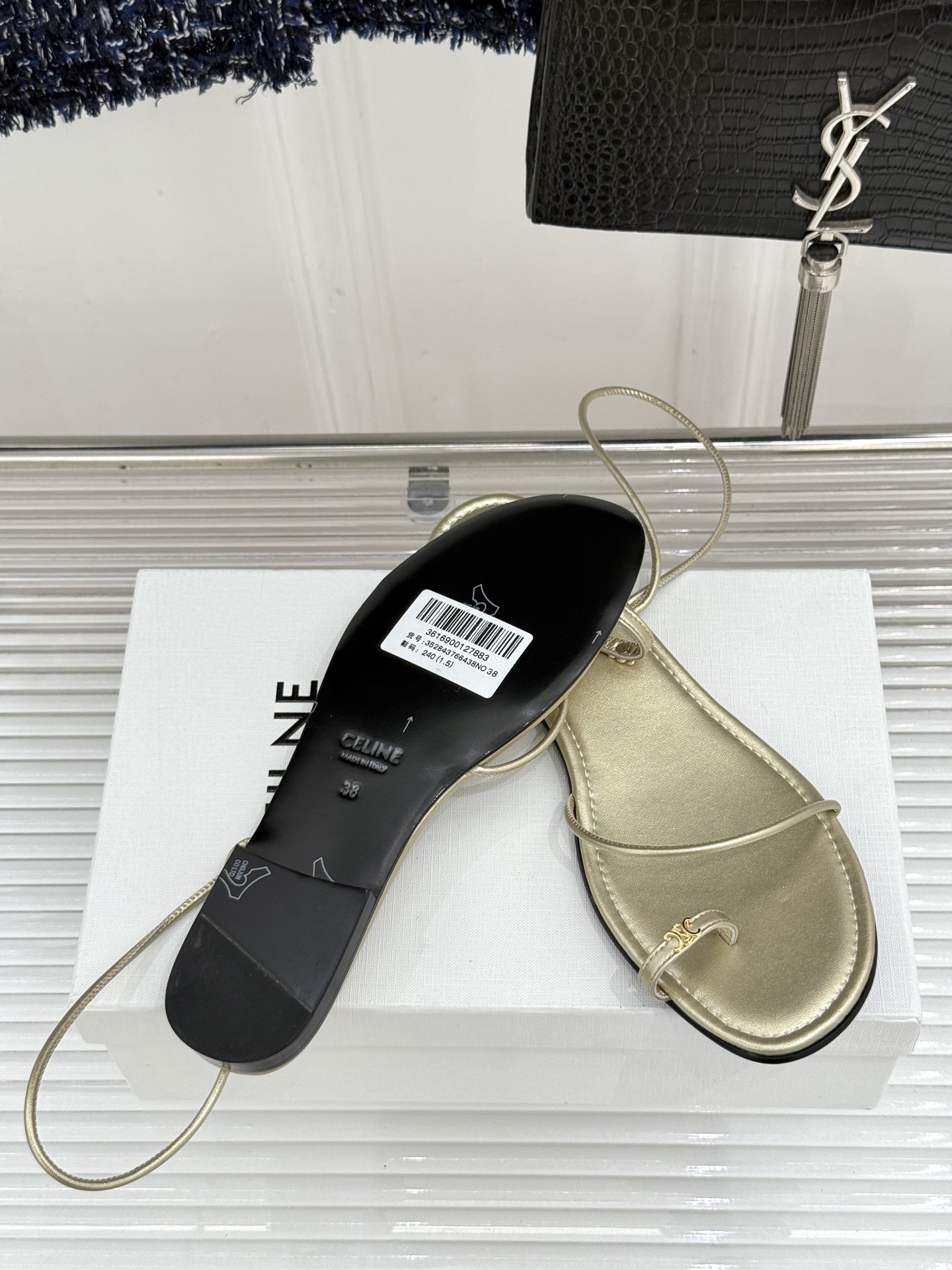 Celine/赛琳26WF新品凯旋门夹脚细带凉鞋法式慵懒感 一眼沦陷细带简约 勾勒纤纤细足经典凯旋门金标