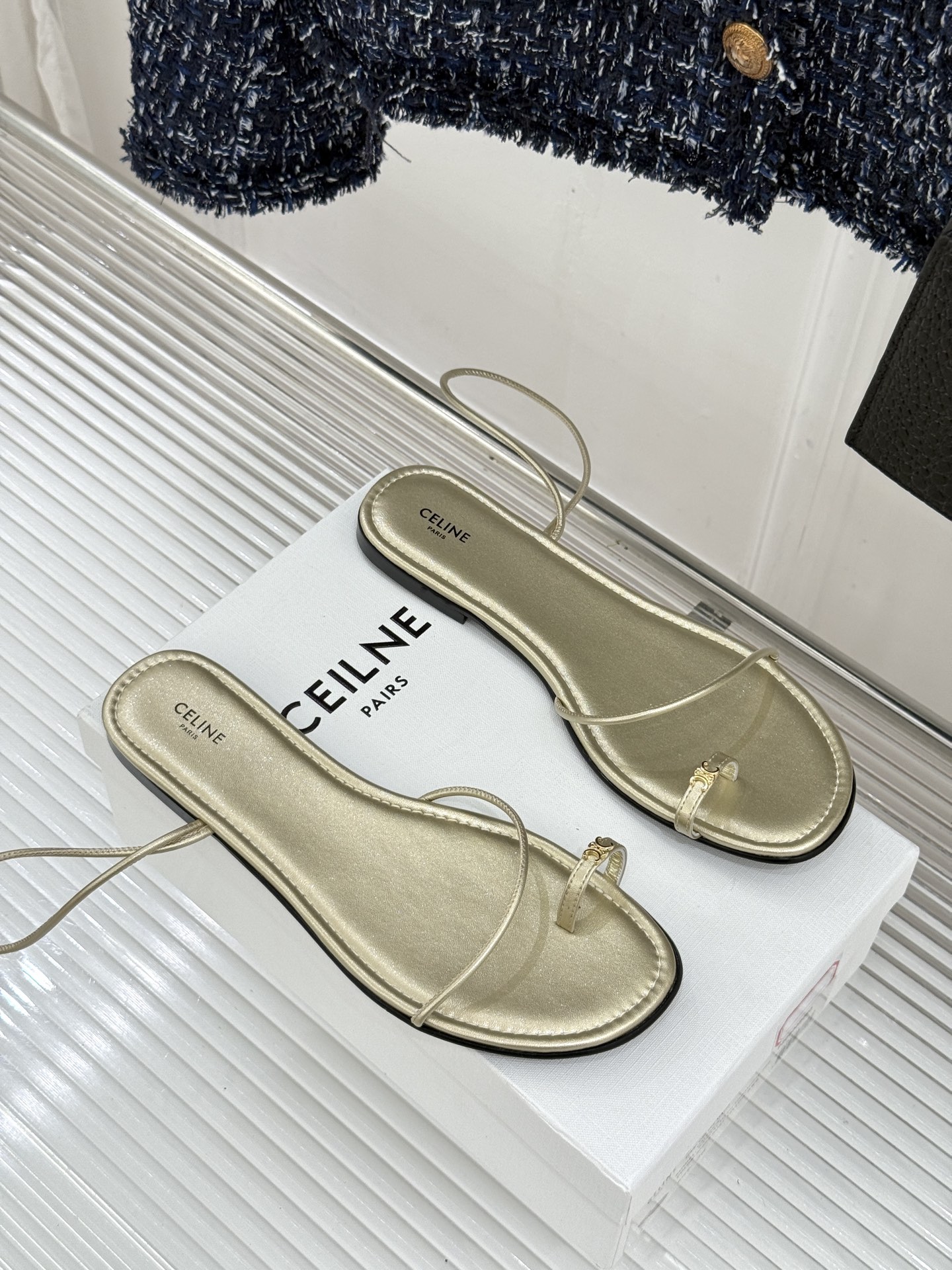 Celine/赛琳26WF新品凯旋门夹脚细带凉鞋法式慵懒感 一眼沦陷细带简约 勾勒纤纤细足经典凯旋门金标