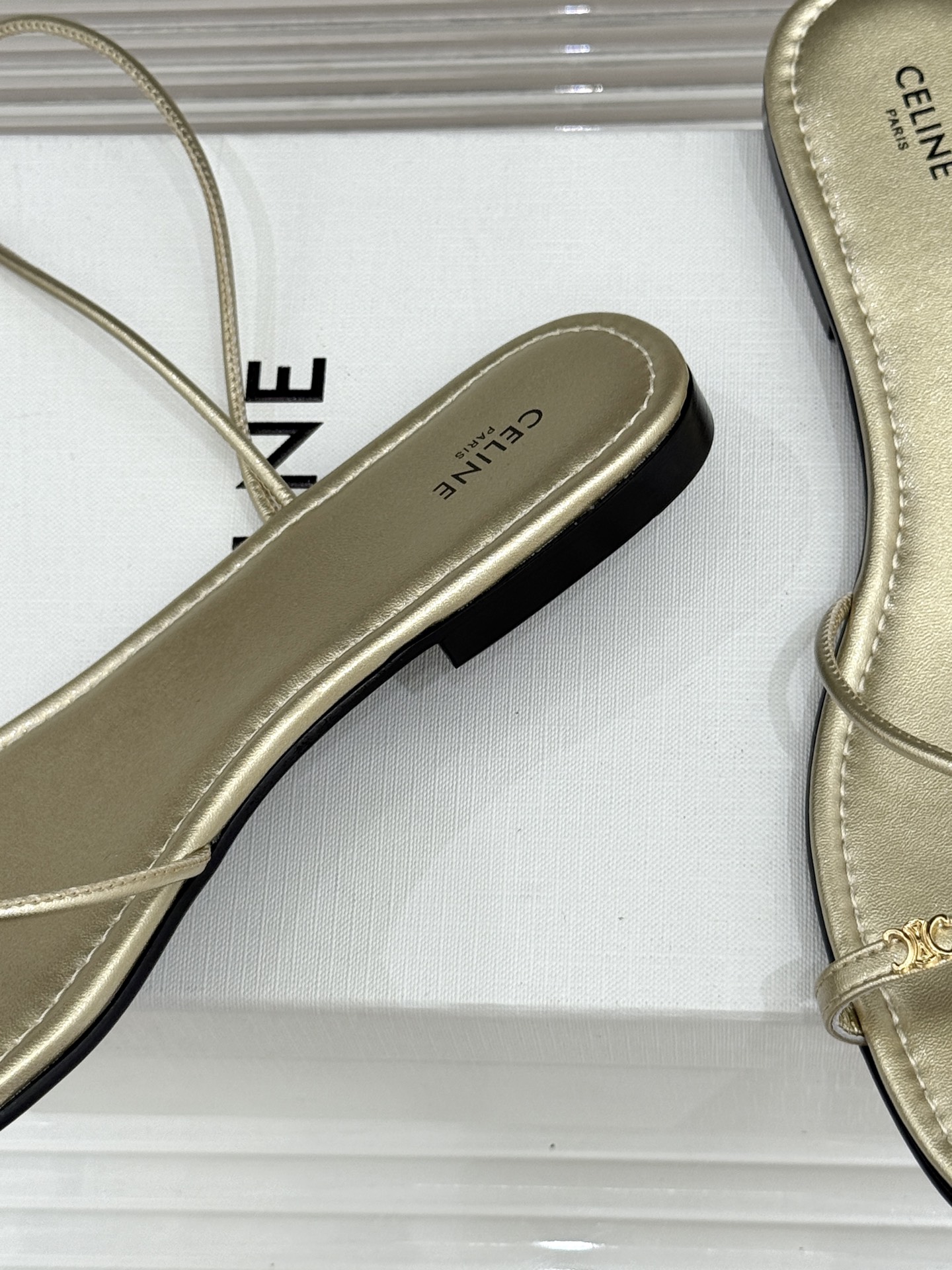 Celine/赛琳26WF新品凯旋门夹脚细带凉鞋法式慵懒感 一眼沦陷细带简约 勾勒纤纤细足经典凯旋门金标