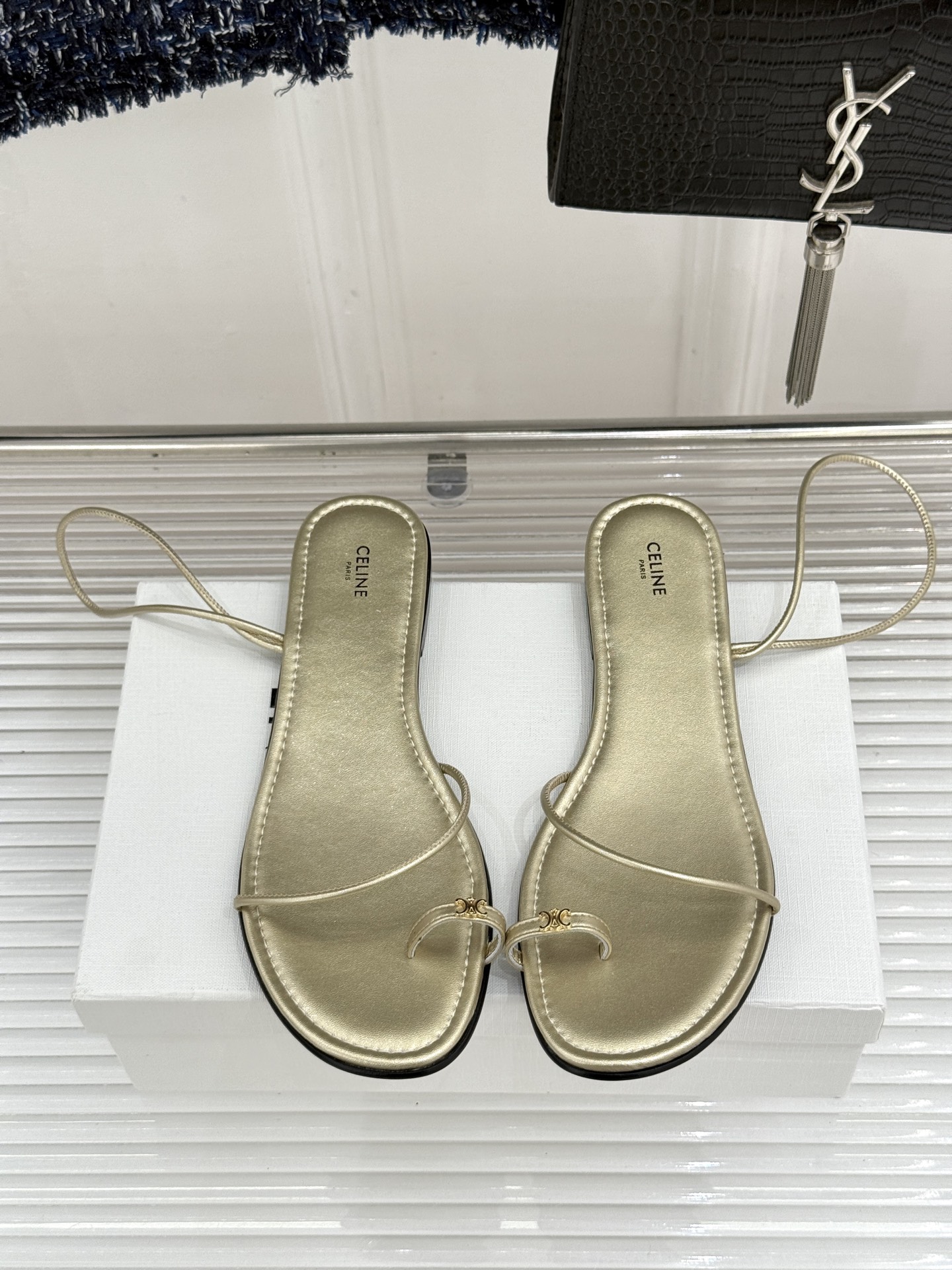 Celine/赛琳26WF新品凯旋门夹脚细带凉鞋法式慵懒感 一眼沦陷细带简约 勾勒纤纤细足经典凯旋门金标