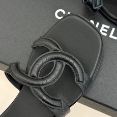 CHANE* |小香26S新品大双C镂空拖鞋通透肌理自带轻奢气韵经典双C镌刻品牌底蕴镂空剪裁勾勒灵动轮廓 CHANE* |小香26S新品大双C镂空拖鞋通透肌理自带轻奢气韵经典双C镌刻品牌底蕴镂空剪裁勾勒灵动轮廓