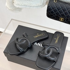 CHANE* |小香26S新品大双C镂空拖鞋通透肌理自带轻奢气韵经典双C镌刻品牌底蕴镂空剪裁勾勒灵动轮廓 CHANE* |小香26S新品大双C镂空拖鞋通透肌理自带轻奢气韵经典双C镌刻品牌底蕴镂空剪裁勾勒灵动轮廓