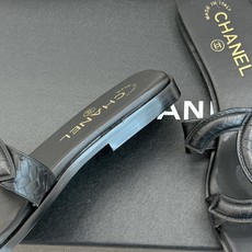 CHANE* |小香26S新品大双C镂空拖鞋通透肌理自带轻奢气韵经典双C镌刻品牌底蕴镂空剪裁勾勒灵动轮廓 CHANE* |小香26S新品大双C镂空拖鞋通透肌理自带轻奢气韵经典双C镌刻品牌底蕴镂空剪裁勾勒灵动轮廓