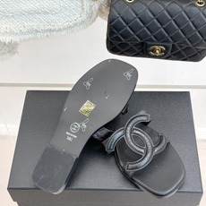 CHANE* |小香26S新品大双C镂空拖鞋通透肌理自带轻奢气韵经典双C镌刻品牌底蕴镂空剪裁勾勒灵动轮廓 CHANE* |小香26S新品大双C镂空拖鞋通透肌理自带轻奢气韵经典双C镌刻品牌底蕴镂空剪裁勾勒灵动轮廓