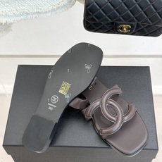 CHANE* |小香26S新品大双C镂空拖鞋通透肌理自带轻奢气韵经典双C镌刻品牌底蕴镂空剪裁勾勒灵动轮廓 CHANE* |小香26S新品大双C镂空拖鞋通透肌理自带轻奢气韵经典双C镌刻品牌底蕴镂空剪裁勾勒灵动轮廓