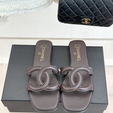 CHANE* |小香26S新品大双C镂空拖鞋通透肌理自带轻奢气韵经典双C镌刻品牌底蕴镂空剪裁勾勒灵动轮廓 CHANE* |小香26S新品大双C镂空拖鞋通透肌理自带轻奢气韵经典双C镌刻品牌底蕴镂空剪裁勾勒灵动轮廓