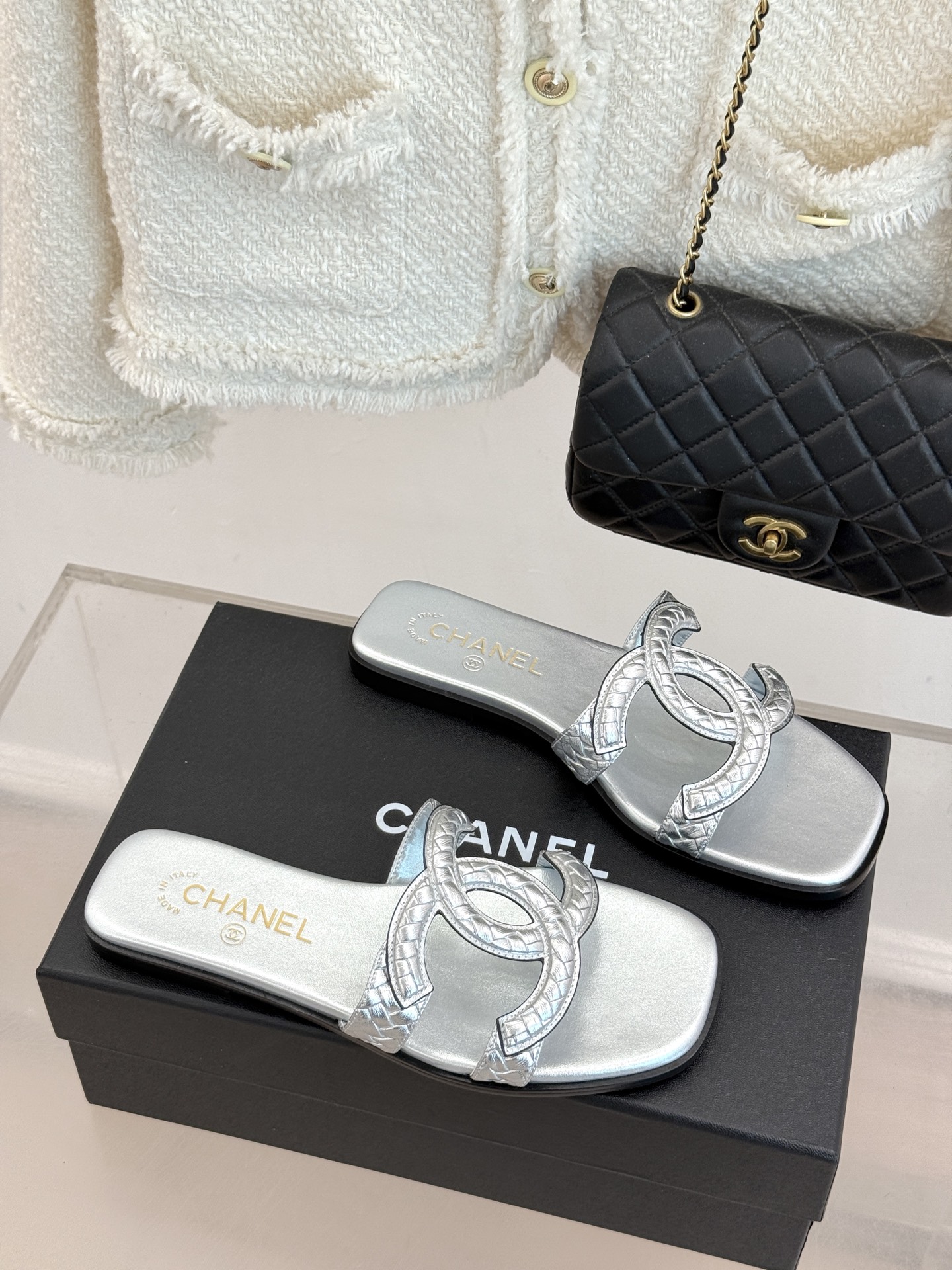 CHANE* |小香26S新品大双C镂空拖鞋通透肌理自带轻奢气韵经典双C镌刻品牌底蕴镂空剪裁勾勒灵动轮廓 CHANE* |小香26S新品大双C镂空拖鞋通透肌理自带轻奢气韵经典双C镌刻品牌底蕴镂空剪裁勾勒灵动轮廓