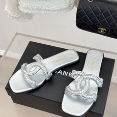 CHANE* |小香26S新品大双C镂空拖鞋通透肌理自带轻奢气韵经典双C镌刻品牌底蕴镂空剪裁勾勒灵动轮廓 CHANE* |小香26S新品大双C镂空拖鞋通透肌理自带轻奢气韵经典双C镌刻品牌底蕴镂空剪裁勾勒灵动轮廓