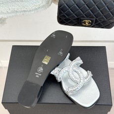 CHANE* |小香26S新品大双C镂空拖鞋通透肌理自带轻奢气韵经典双C镌刻品牌底蕴镂空剪裁勾勒灵动轮廓 CHANE* |小香26S新品大双C镂空拖鞋通透肌理自带轻奢气韵经典双C镌刻品牌底蕴镂空剪裁勾勒灵动轮廓
