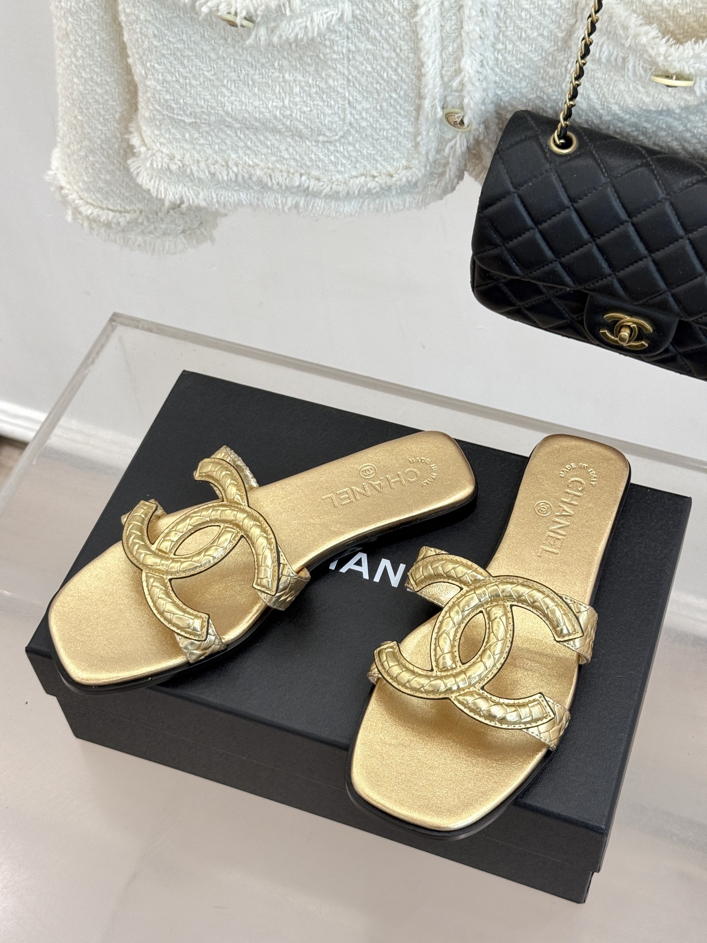 CHANE* ｜小香26S新品大双C镂空拖鞋通透肌理自带轻奢气韵经典双C镌刻品牌底蕴镂空剪裁勾勒灵动轮廓