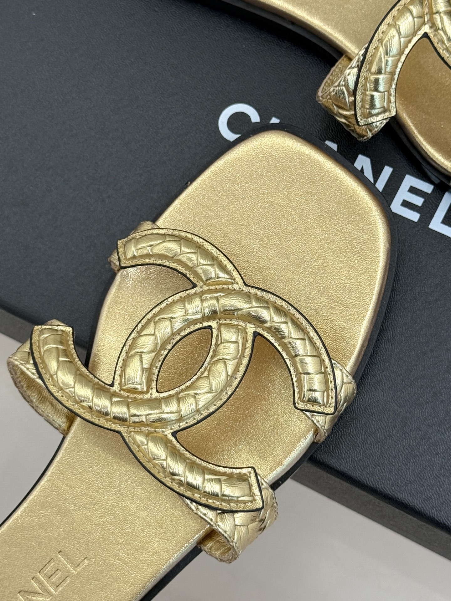 CHANE* ｜小香26S新品大双C镂空拖鞋通透肌理自带轻奢气韵经典双C镌刻品牌底蕴镂空剪裁勾勒灵动轮廓