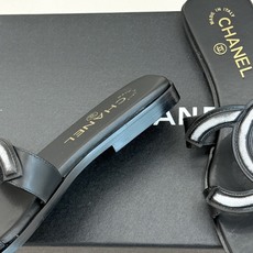 CHANE* |小香26S新品大双C镂空拖鞋通透肌理自带轻奢气韵经典双C镌刻品牌底蕴镂空剪裁勾勒灵动轮廓 CHANE* |小香26S新品大双C镂空拖鞋通透肌理自带轻奢气韵经典双C镌刻品牌底蕴镂空剪裁勾勒灵动轮廓
