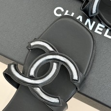 CHANE* |小香26S新品大双C镂空拖鞋通透肌理自带轻奢气韵经典双C镌刻品牌底蕴镂空剪裁勾勒灵动轮廓 CHANE* |小香26S新品大双C镂空拖鞋通透肌理自带轻奢气韵经典双C镌刻品牌底蕴镂空剪裁勾勒灵动轮廓