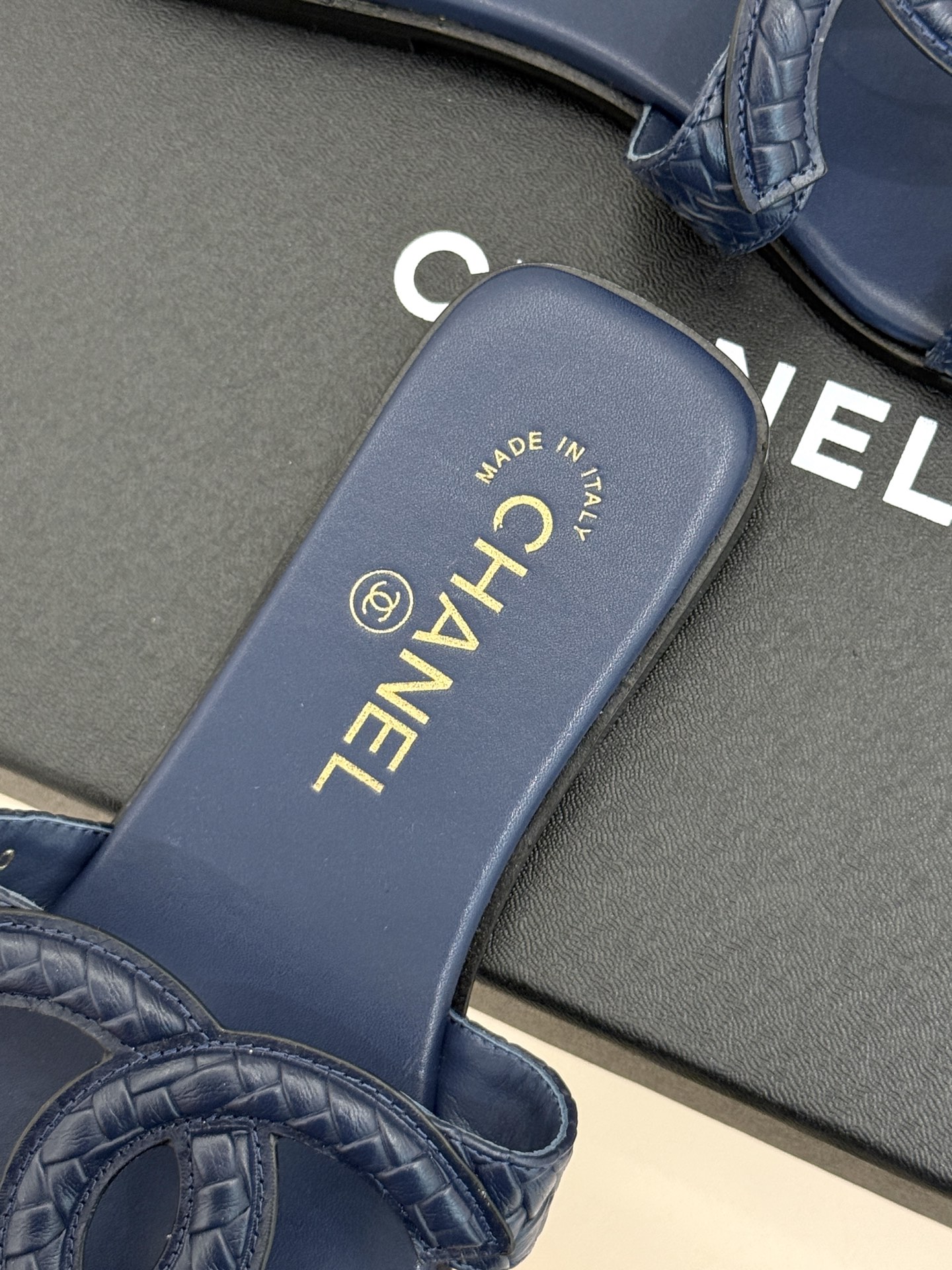 CHANE* |小香26S新品大双C镂空拖鞋通透肌理自带轻奢气韵经典双C镌刻品牌底蕴镂空剪裁勾勒灵动轮廓 CHANE* |小香26S新品大双C镂空拖鞋通透肌理自带轻奢气韵经典双C镌刻品牌底蕴镂空剪裁勾勒灵动轮廓