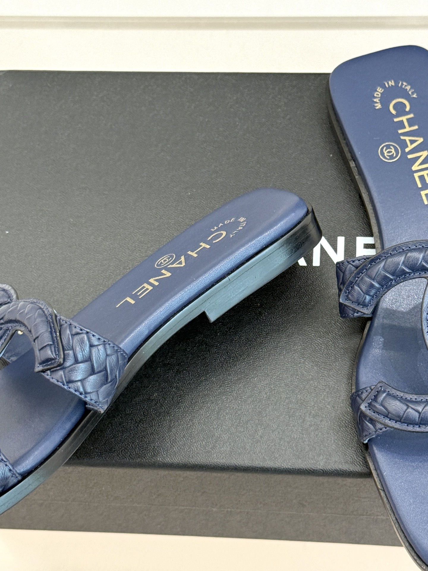 CHANE* |小香26S新品大双C镂空拖鞋通透肌理自带轻奢气韵经典双C镌刻品牌底蕴镂空剪裁勾勒灵动轮廓 CHANE* |小香26S新品大双C镂空拖鞋通透肌理自带轻奢气韵经典双C镌刻品牌底蕴镂空剪裁勾勒灵动轮廓