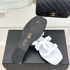 CHANE* |小香26S新品大双C镂空拖鞋通透肌理自带轻奢气韵经典双C镌刻品牌底蕴镂空剪裁勾勒灵动轮廓 CHANE* |小香26S新品大双C镂空拖鞋通透肌理自带轻奢气韵经典双C镌刻品牌底蕴镂空剪裁勾勒灵动轮廓