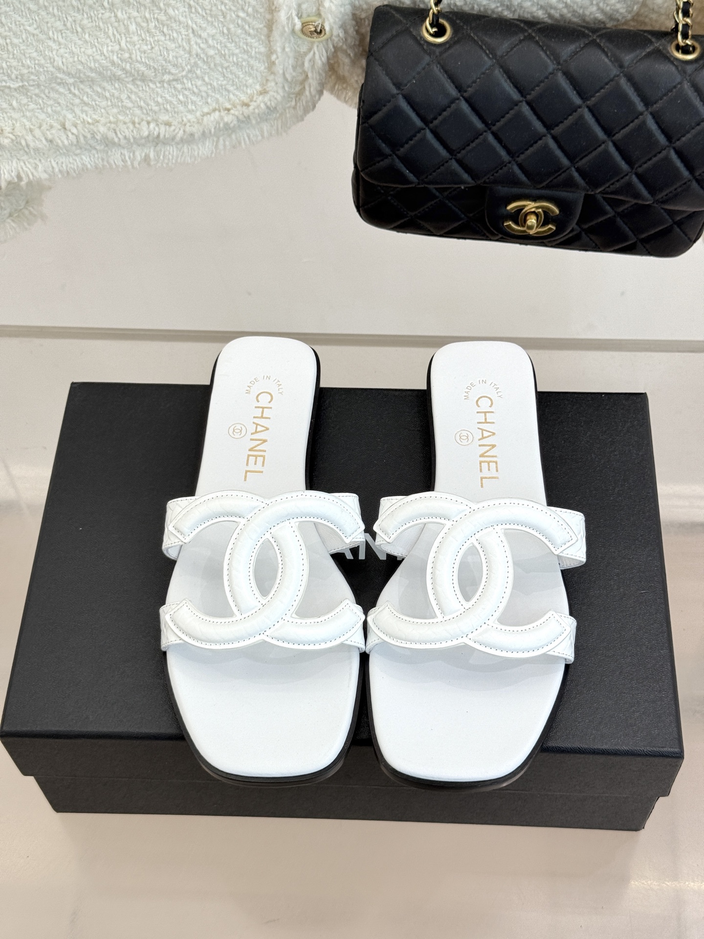 CHANE* |小香26S新品大双C镂空拖鞋通透肌理自带轻奢气韵经典双C镌刻品牌底蕴镂空剪裁勾勒灵动轮廓 CHANE* |小香26S新品大双C镂空拖鞋通透肌理自带轻奢气韵经典双C镌刻品牌底蕴镂空剪裁勾勒灵动轮廓