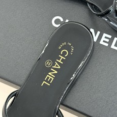 CHANE* |小香26S新品大双C镂空拖鞋通透肌理自带轻奢气韵经典双C镌刻品牌底蕴镂空剪裁勾勒灵动轮廓 CHANE* |小香26S新品大双C镂空拖鞋通透肌理自带轻奢气韵经典双C镌刻品牌底蕴镂空剪裁勾勒灵动轮廓