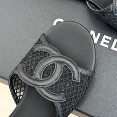 CHANE* |小香26S新品大双C镂空拖鞋通透肌理自带轻奢气韵经典双C镌刻品牌底蕴镂空剪裁勾勒灵动轮廓 CHANE* |小香26S新品大双C镂空拖鞋通透肌理自带轻奢气韵经典双C镌刻品牌底蕴镂空剪裁勾勒灵动轮廓