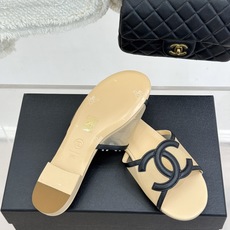 CHANE* |小香26S新品大双C镂空拖鞋通透肌理自带轻奢气韵经典双C镌刻品牌底蕴镂空剪裁勾勒灵动轮廓 CHANE* |小香26S新品大双C镂空拖鞋通透肌理自带轻奢气韵经典双C镌刻品牌底蕴镂空剪裁勾勒灵动轮廓