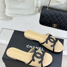 CHANE* |小香26S新品大双C镂空拖鞋通透肌理自带轻奢气韵经典双C镌刻品牌底蕴镂空剪裁勾勒灵动轮廓 CHANE* |小香26S新品大双C镂空拖鞋通透肌理自带轻奢气韵经典双C镌刻品牌底蕴镂空剪裁勾勒灵动轮廓