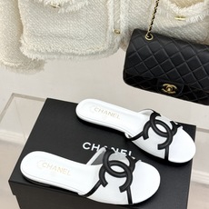 CHANE* |小香26S新品大双C镂空拖鞋通透肌理自带轻奢气韵经典双C镌刻品牌底蕴镂空剪裁勾勒灵动轮廓 CHANE* |小香26S新品大双C镂空拖鞋通透肌理自带轻奢气韵经典双C镌刻品牌底蕴镂空剪裁勾勒灵动轮廓