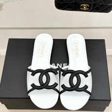 CHANE* |小香26S新品大双C镂空拖鞋通透肌理自带轻奢气韵经典双C镌刻品牌底蕴镂空剪裁勾勒灵动轮廓 CHANE* |小香26S新品大双C镂空拖鞋通透肌理自带轻奢气韵经典双C镌刻品牌底蕴镂空剪裁勾勒灵动轮廓