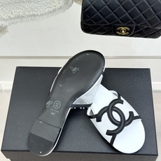 CHANE* |小香26S新品大双C镂空拖鞋通透肌理自带轻奢气韵经典双C镌刻品牌底蕴镂空剪裁勾勒灵动轮廓 CHANE* |小香26S新品大双C镂空拖鞋通透肌理自带轻奢气韵经典双C镌刻品牌底蕴镂空剪裁勾勒灵动轮廓