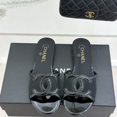 CHANE* |小香26S新品大双C镂空拖鞋通透肌理自带轻奢气韵经典双C镌刻品牌底蕴镂空剪裁勾勒灵动轮廓 CHANE* |小香26S新品大双C镂空拖鞋通透肌理自带轻奢气韵经典双C镌刻品牌底蕴镂空剪裁勾勒灵动轮廓