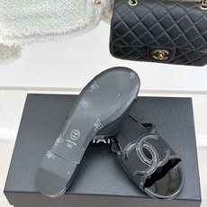 CHANE* |小香26S新品大双C镂空拖鞋通透肌理自带轻奢气韵经典双C镌刻品牌底蕴镂空剪裁勾勒灵动轮廓 CHANE* |小香26S新品大双C镂空拖鞋通透肌理自带轻奢气韵经典双C镌刻品牌底蕴镂空剪裁勾勒灵动轮廓