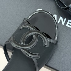 CHANE* |小香26S新品大双C镂空拖鞋通透肌理自带轻奢气韵经典双C镌刻品牌底蕴镂空剪裁勾勒灵动轮廓 CHANE* |小香26S新品大双C镂空拖鞋通透肌理自带轻奢气韵经典双C镌刻品牌底蕴镂空剪裁勾勒灵动轮廓
