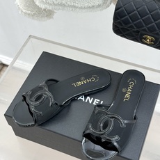 CHANE* |小香26S新品大双C镂空拖鞋通透肌理自带轻奢气韵经典双C镌刻品牌底蕴镂空剪裁勾勒灵动轮廓 CHANE* |小香26S新品大双C镂空拖鞋通透肌理自带轻奢气韵经典双C镌刻品牌底蕴镂空剪裁勾勒灵动轮廓