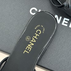 CHANE* |小香26S新品大双C镂空拖鞋通透肌理自带轻奢气韵经典双C镌刻品牌底蕴镂空剪裁勾勒灵动轮廓 CHANE* |小香26S新品大双C镂空拖鞋通透肌理自带轻奢气韵经典双C镌刻品牌底蕴镂空剪裁勾勒灵动轮廓