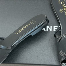 CHANE* |小香26S新品大双C镂空拖鞋通透肌理自带轻奢气韵经典双C镌刻品牌底蕴镂空剪裁勾勒灵动轮廓 CHANE* |小香26S新品大双C镂空拖鞋通透肌理自带轻奢气韵经典双C镌刻品牌底蕴镂空剪裁勾勒灵动轮廓