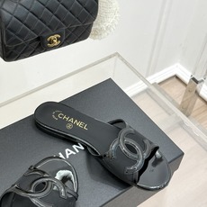 CHANE* |小香26S新品大双C镂空拖鞋通透肌理自带轻奢气韵经典双C镌刻品牌底蕴镂空剪裁勾勒灵动轮廓 CHANE* |小香26S新品大双C镂空拖鞋通透肌理自带轻奢气韵经典双C镌刻品牌底蕴镂空剪裁勾勒灵动轮廓