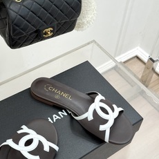 CHANE* |小香26S新品大双C镂空拖鞋通透肌理自带轻奢气韵经典双C镌刻品牌底蕴镂空剪裁勾勒灵动轮廓 CHANE* |小香26S新品大双C镂空拖鞋通透肌理自带轻奢气韵经典双C镌刻品牌底蕴镂空剪裁勾勒灵动轮廓