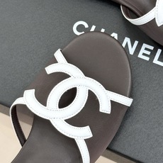 CHANE* |小香26S新品大双C镂空拖鞋通透肌理自带轻奢气韵经典双C镌刻品牌底蕴镂空剪裁勾勒灵动轮廓 CHANE* |小香26S新品大双C镂空拖鞋通透肌理自带轻奢气韵经典双C镌刻品牌底蕴镂空剪裁勾勒灵动轮廓