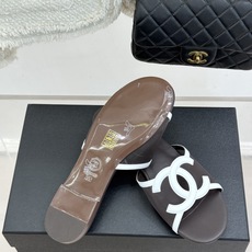 CHANE* |小香26S新品大双C镂空拖鞋通透肌理自带轻奢气韵经典双C镌刻品牌底蕴镂空剪裁勾勒灵动轮廓 CHANE* |小香26S新品大双C镂空拖鞋通透肌理自带轻奢气韵经典双C镌刻品牌底蕴镂空剪裁勾勒灵动轮廓