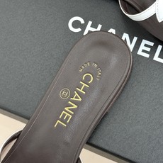CHANE* |小香26S新品大双C镂空拖鞋通透肌理自带轻奢气韵经典双C镌刻品牌底蕴镂空剪裁勾勒灵动轮廓 CHANE* |小香26S新品大双C镂空拖鞋通透肌理自带轻奢气韵经典双C镌刻品牌底蕴镂空剪裁勾勒灵动轮廓